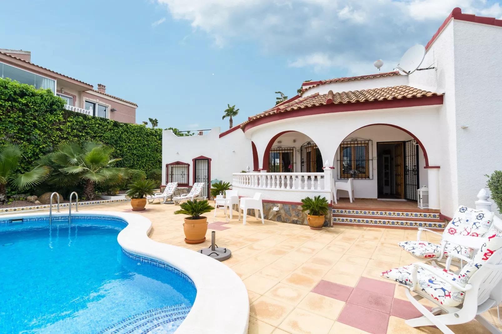Villa Boya-Buitenkant zomer