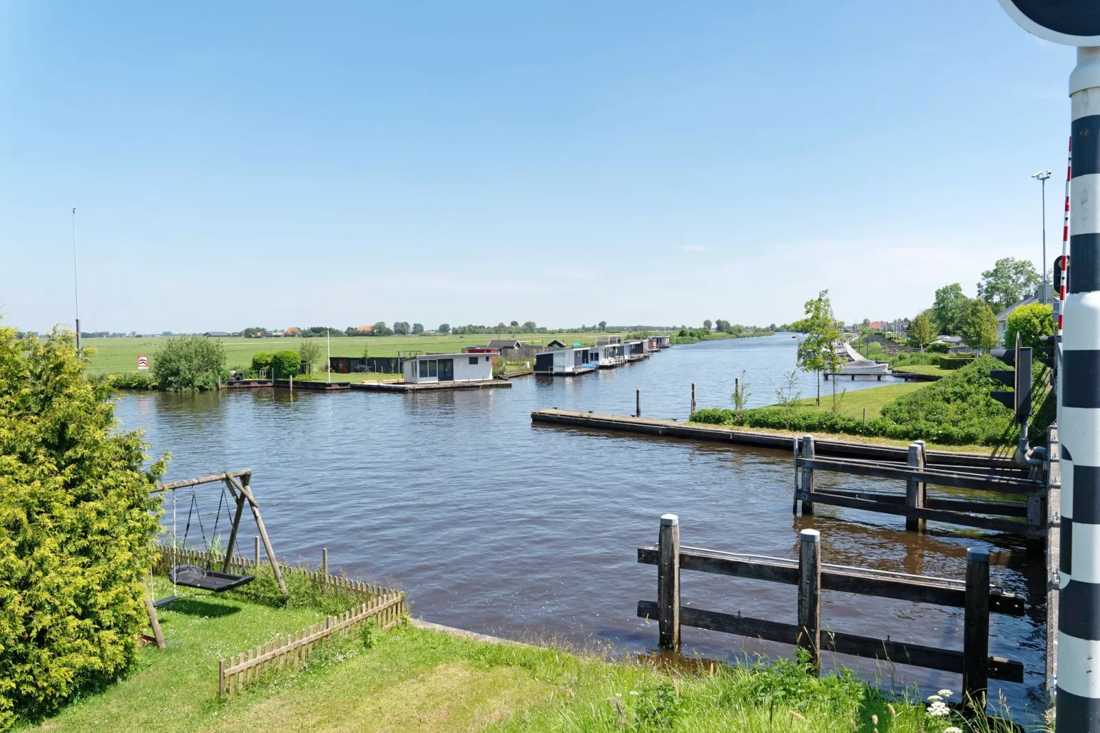 Stijlvol familiehuis in Grou-Uitzicht zomer