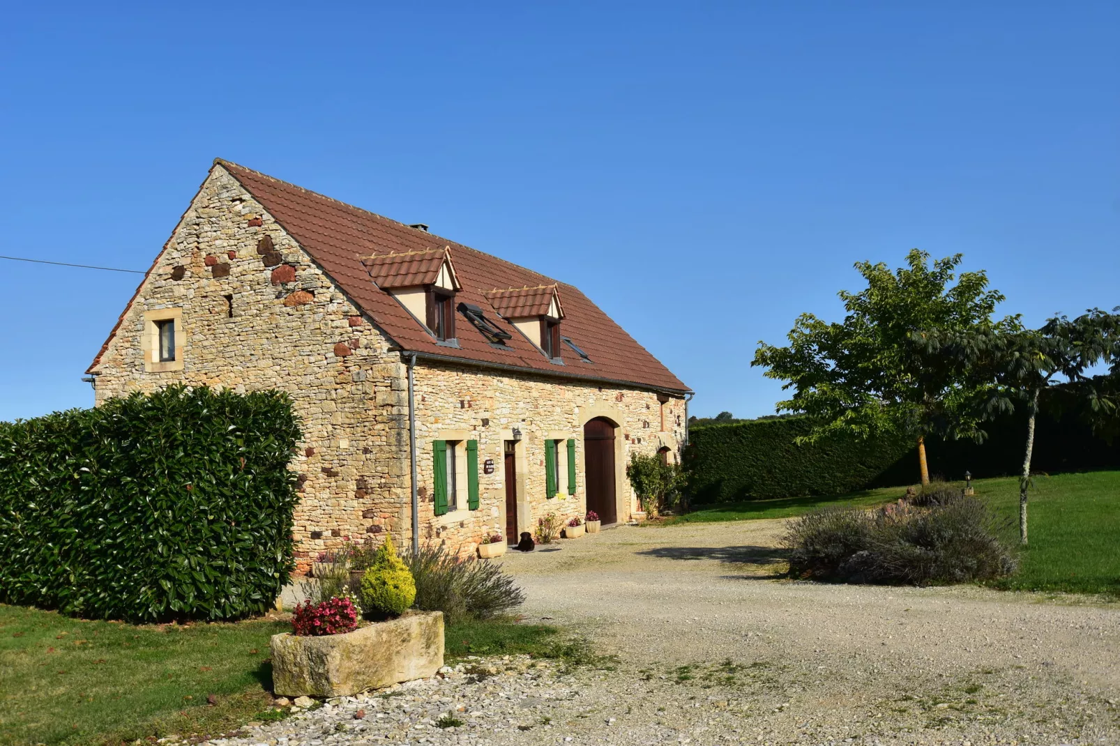 Maison de vacances Lavercantiere-Buitenkant zomer
