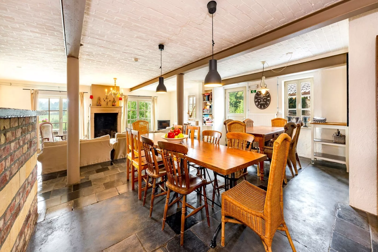 Magnifique habitation pour 18 Adultes-Eetkamer
