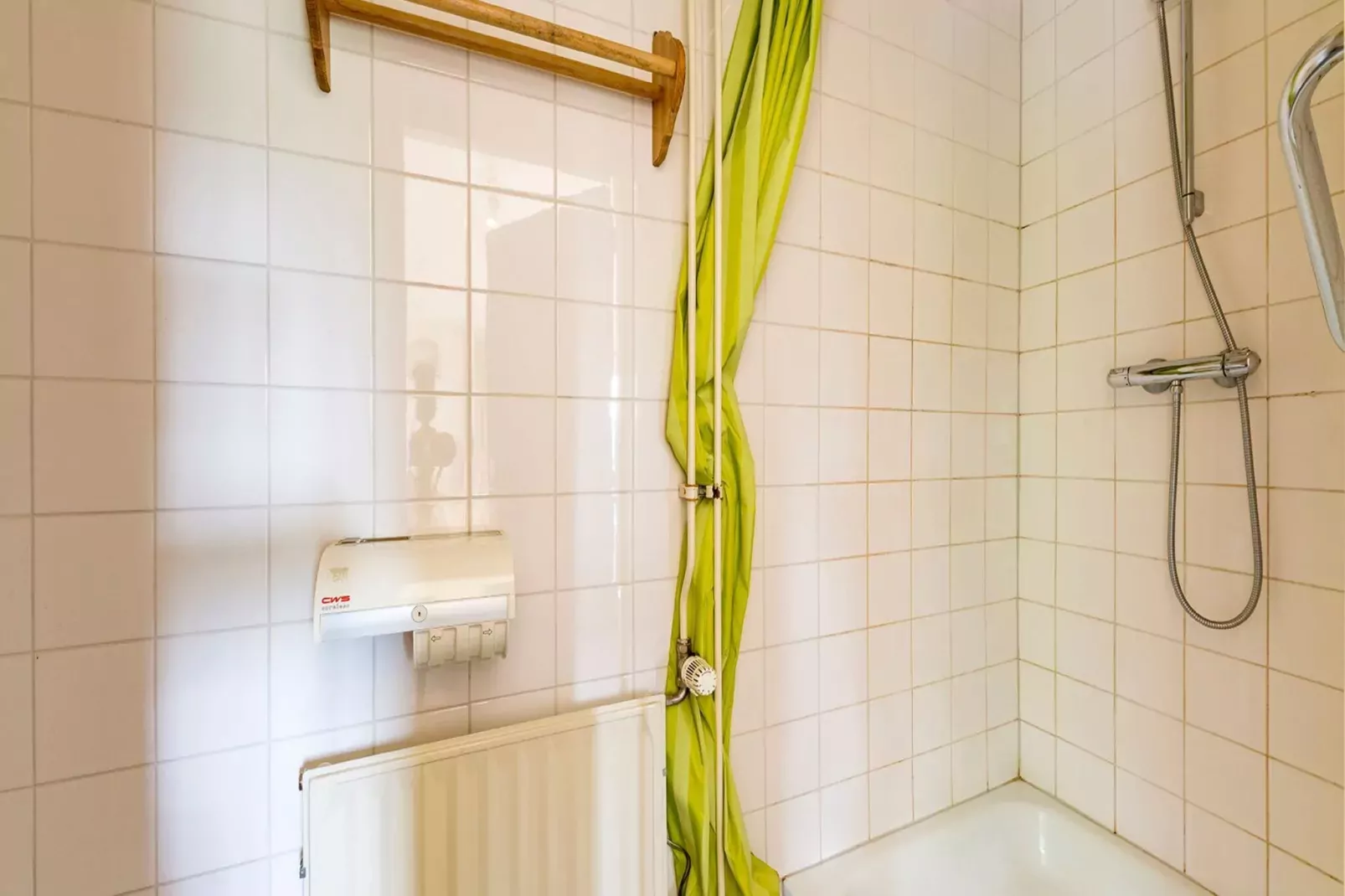 Magnifique habitation pour 18 Adultes-Badkamer