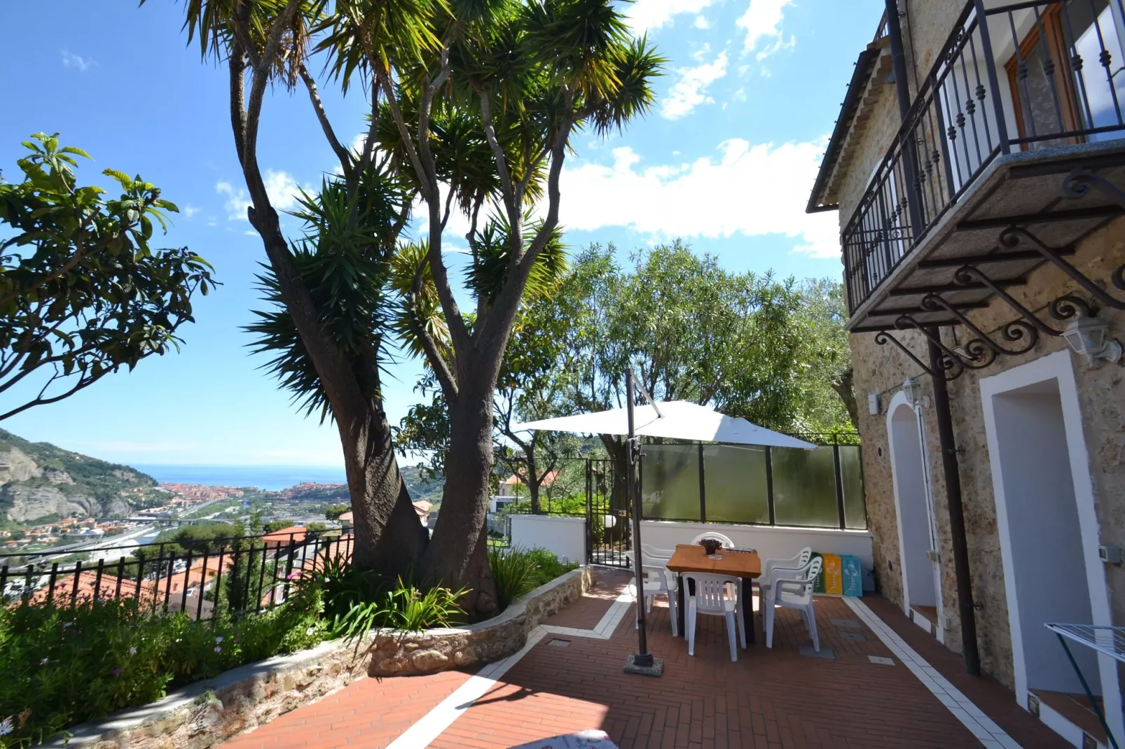 Casa Longo-Buitenkant zomer