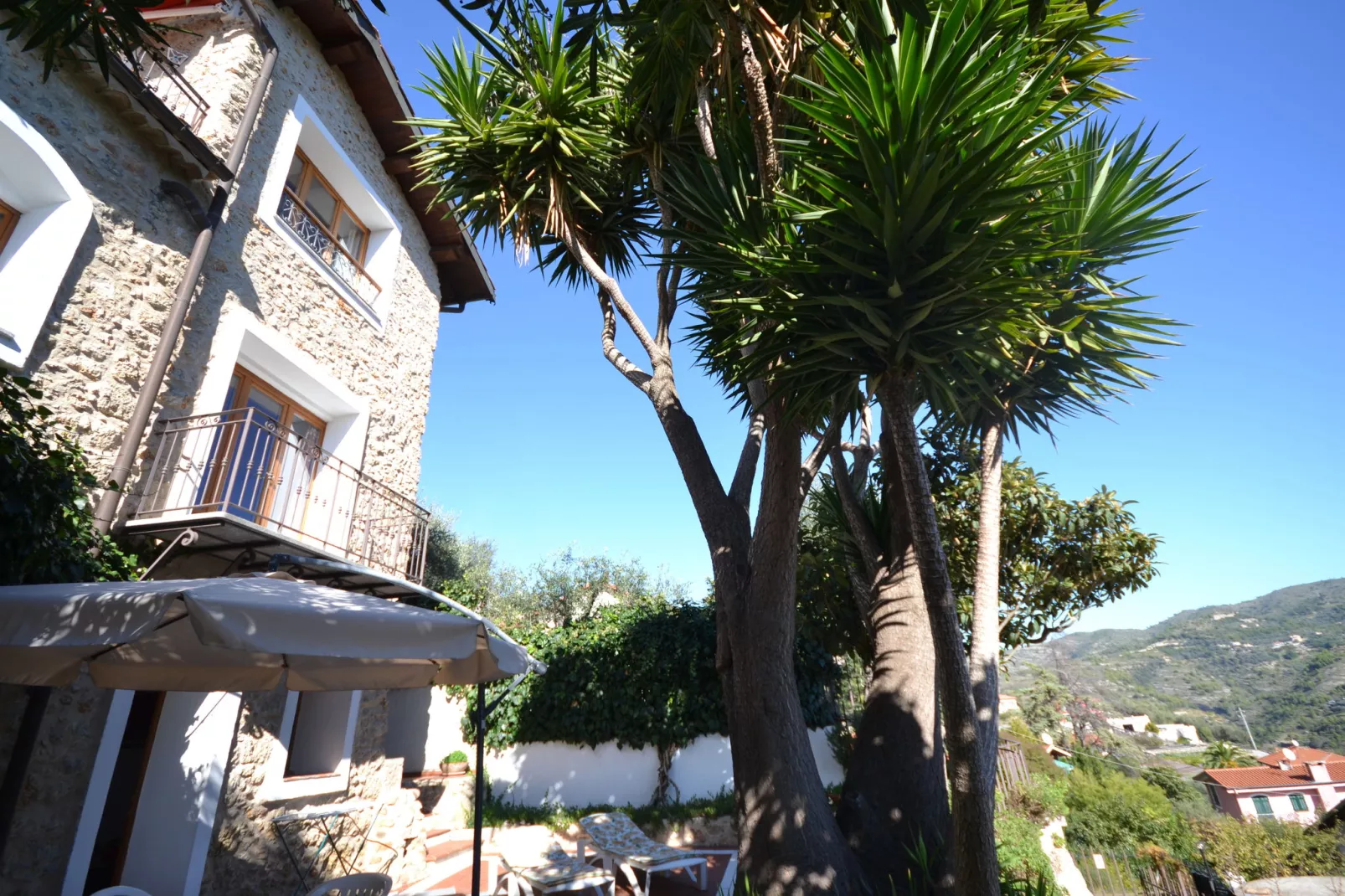 Casa Longo-Buitenkant zomer