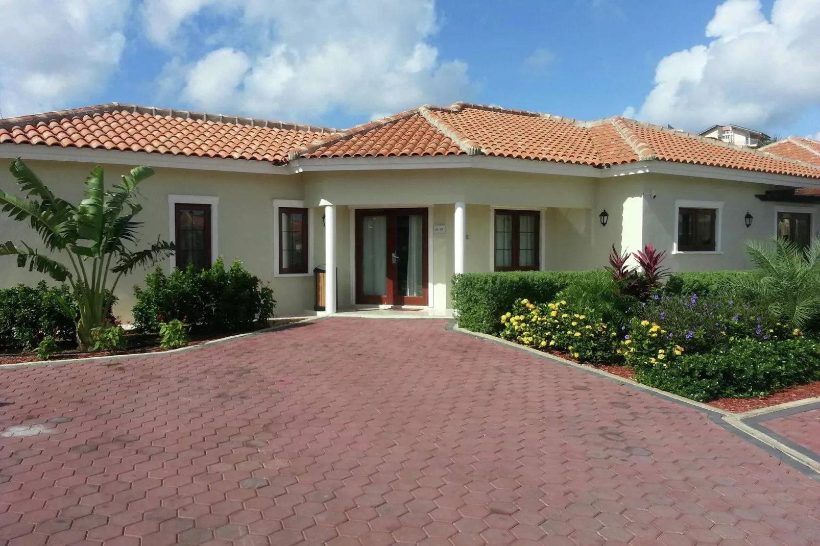 Villa 3 bedroom with private pool-Buitenkant zomer