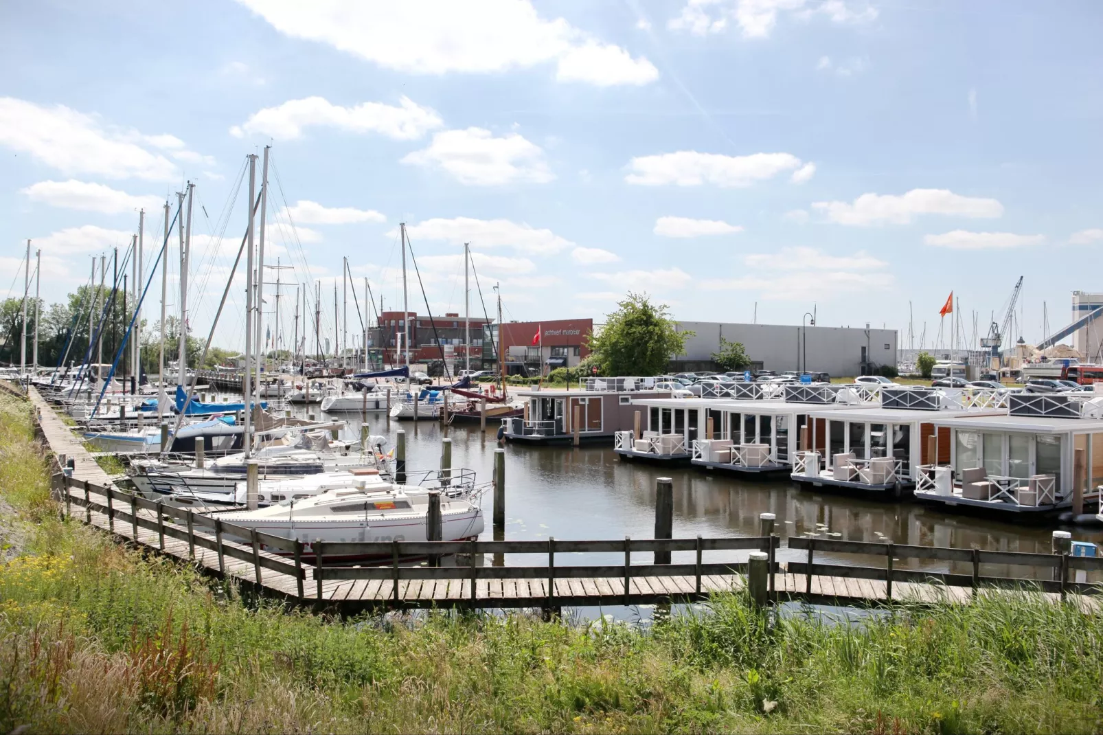 Havenlodge met airco en TV, op een vakantiepark, centrum Lemmer op loopafstand-Gebieden zomer 1km