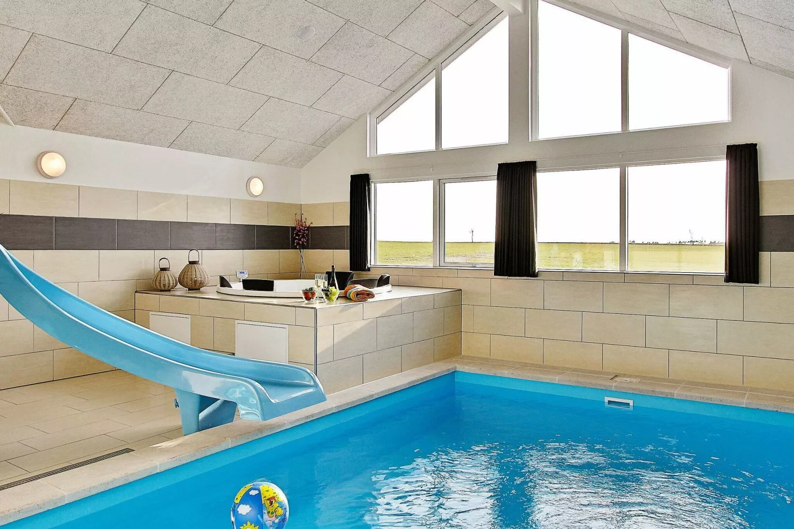 Luxe strandhuis met zwembad -- By Traum Ferienwohnungen-Zwembad