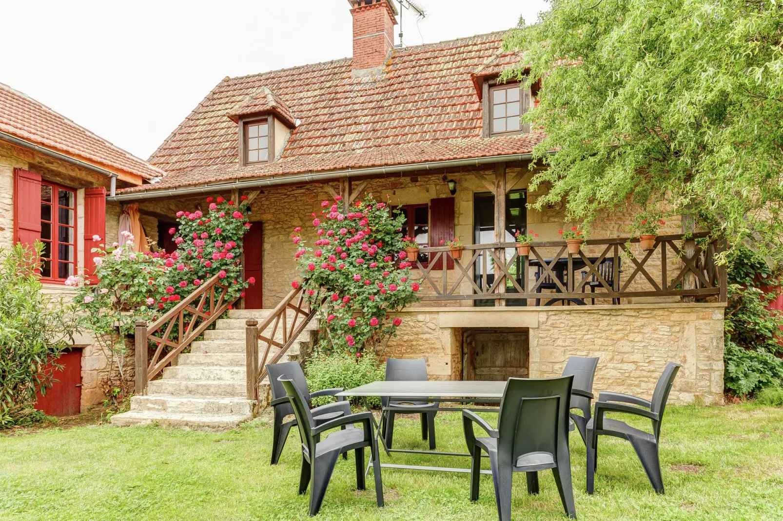 Maison de vacances Le Moulinal Haut-Buitenkant zomer