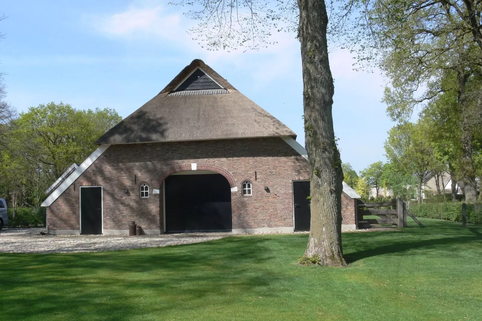 Erve Olde Sasbrink-Buitenkant zomer