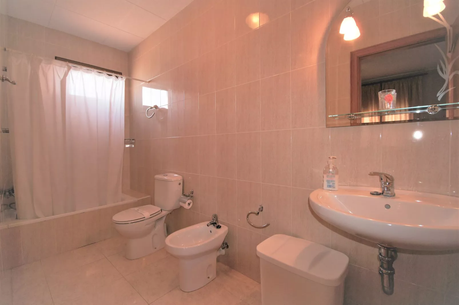 Mas Lacosta-Badkamer