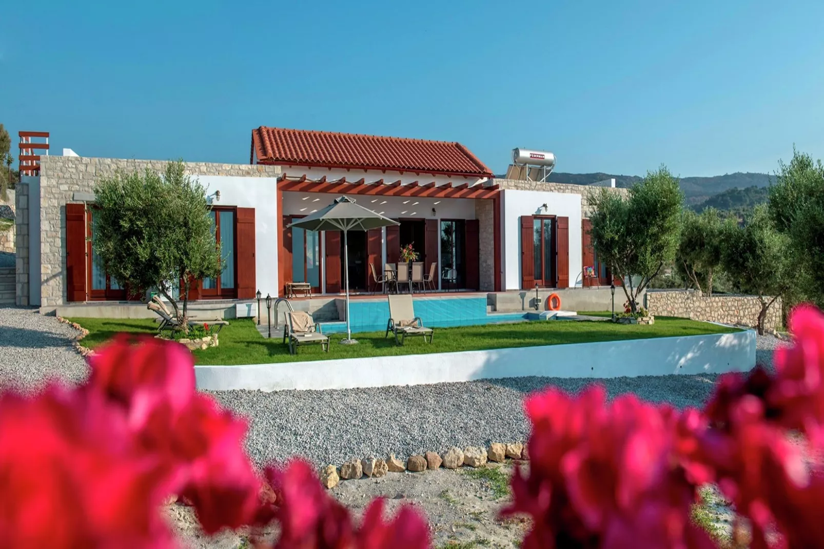 Villa Kyria-Buitenkant zomer