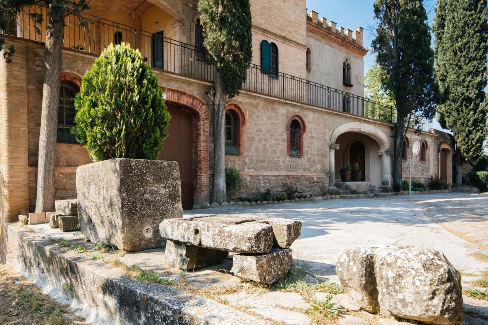 La vila Argençola-Buitenkant zomer