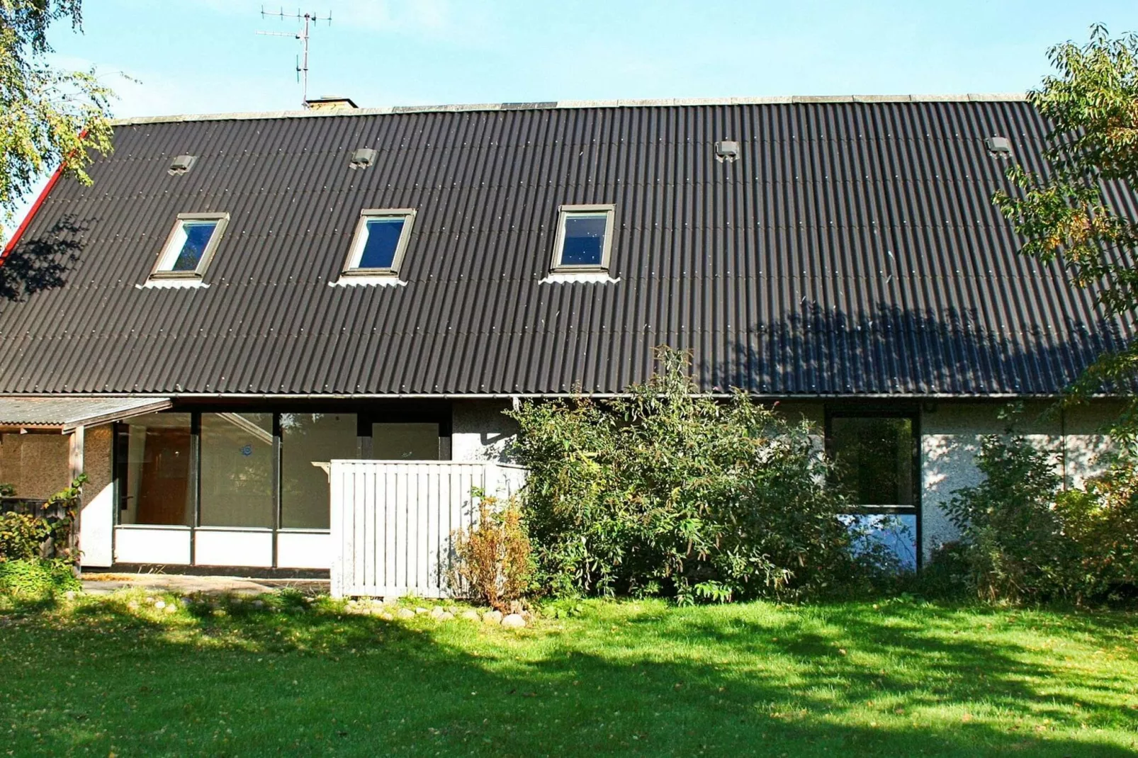 Ruim vakantiehuis in Nexø vlak bij een zandstrand-Buitenlucht