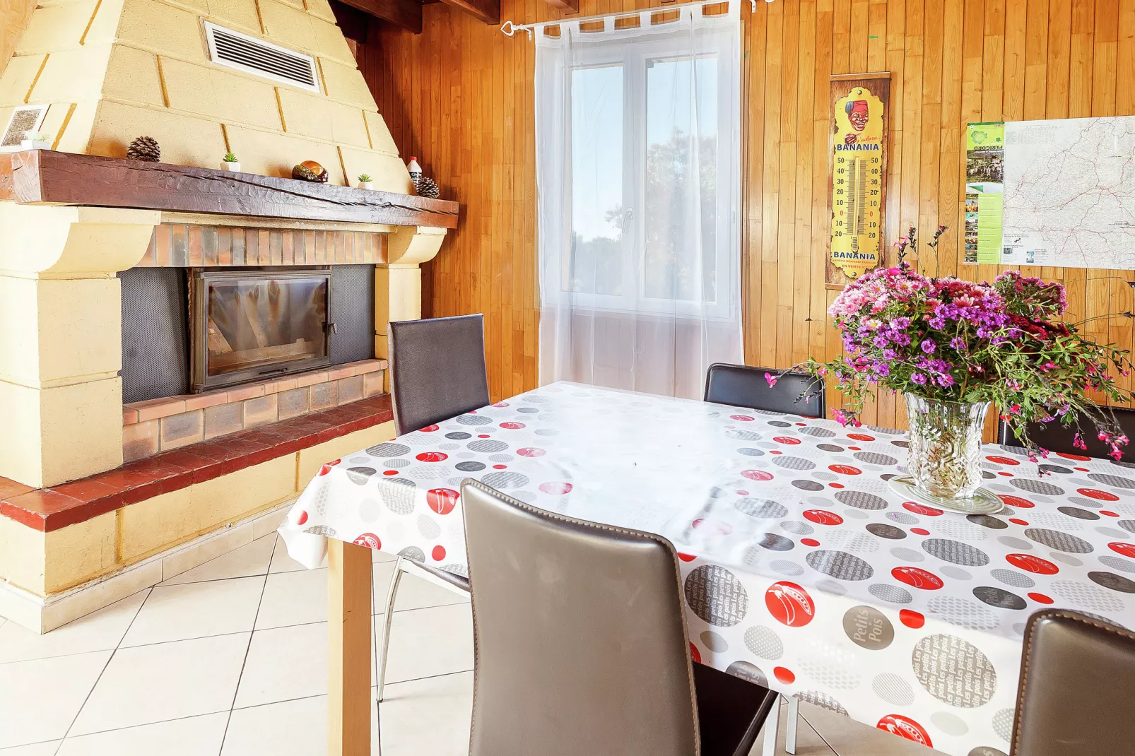 Maison de vacances Prats du Périgord  	Mas de Mouly-Eetkamer