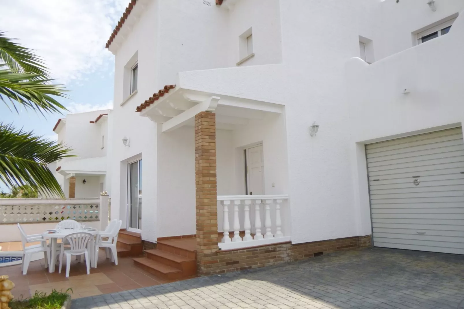 Modern vakantiehuis met privé zwembad in Empuriabrava, Spanje-Buitenkant zomer