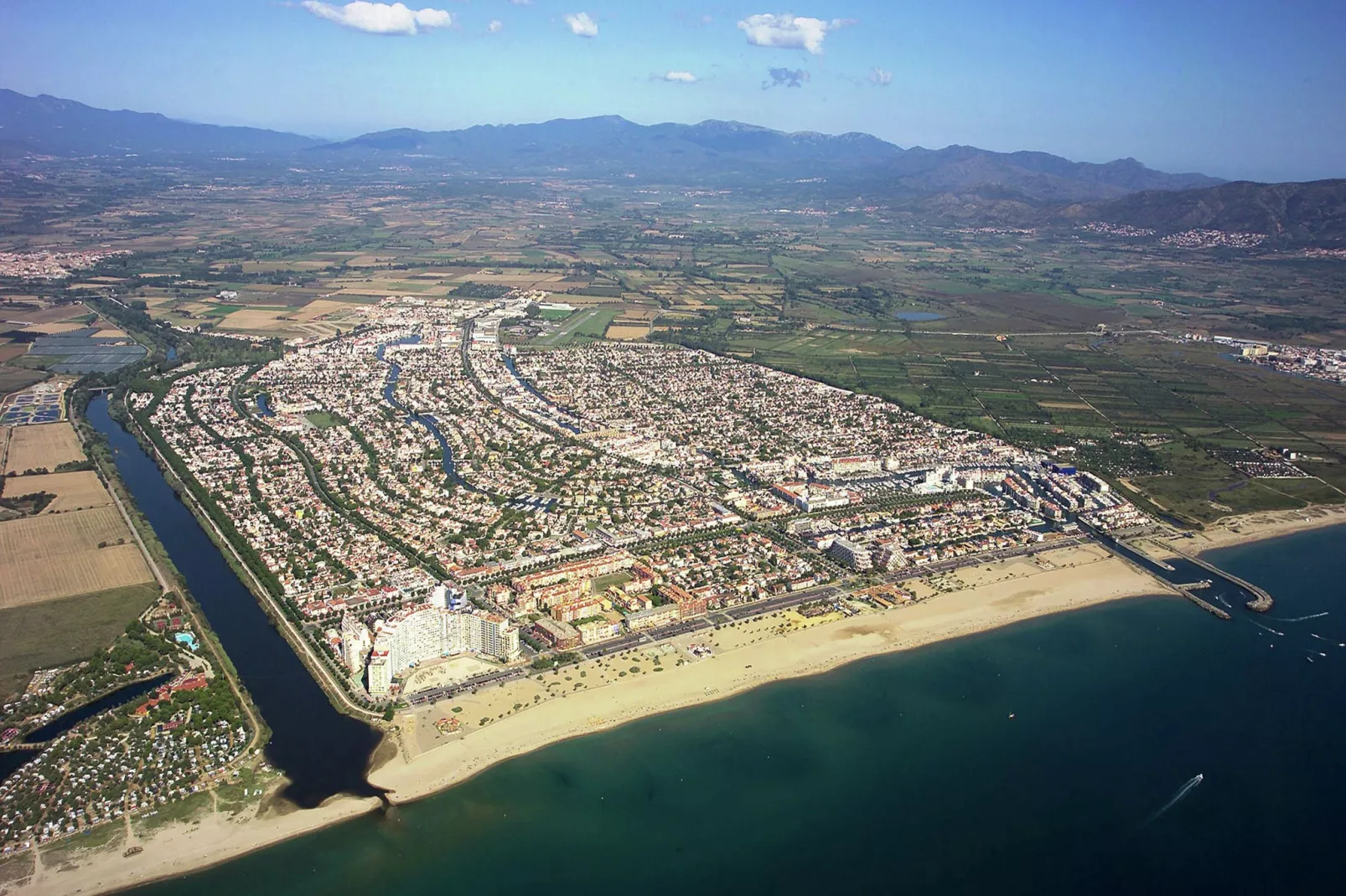 Modern vakantiehuis met privé zwembad in Empuriabrava, Spanje-Sfeer