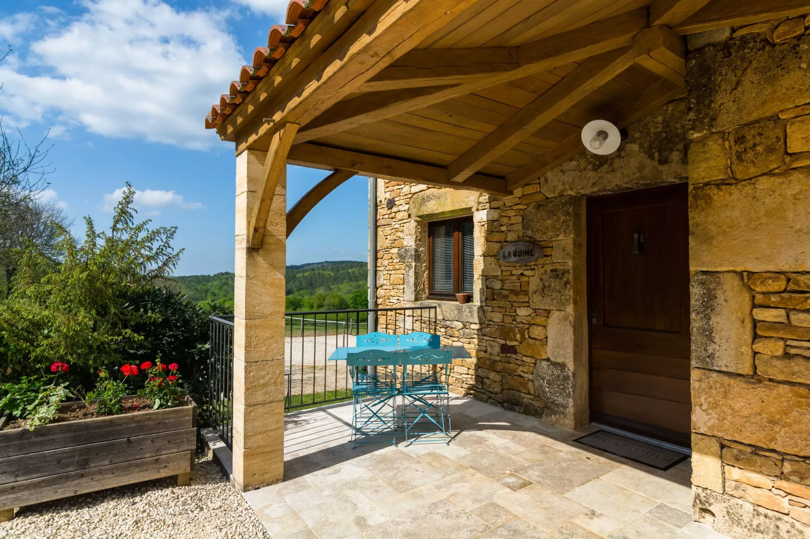 Maison de vacances Mazeyrolles 8p-Terrasbalkon