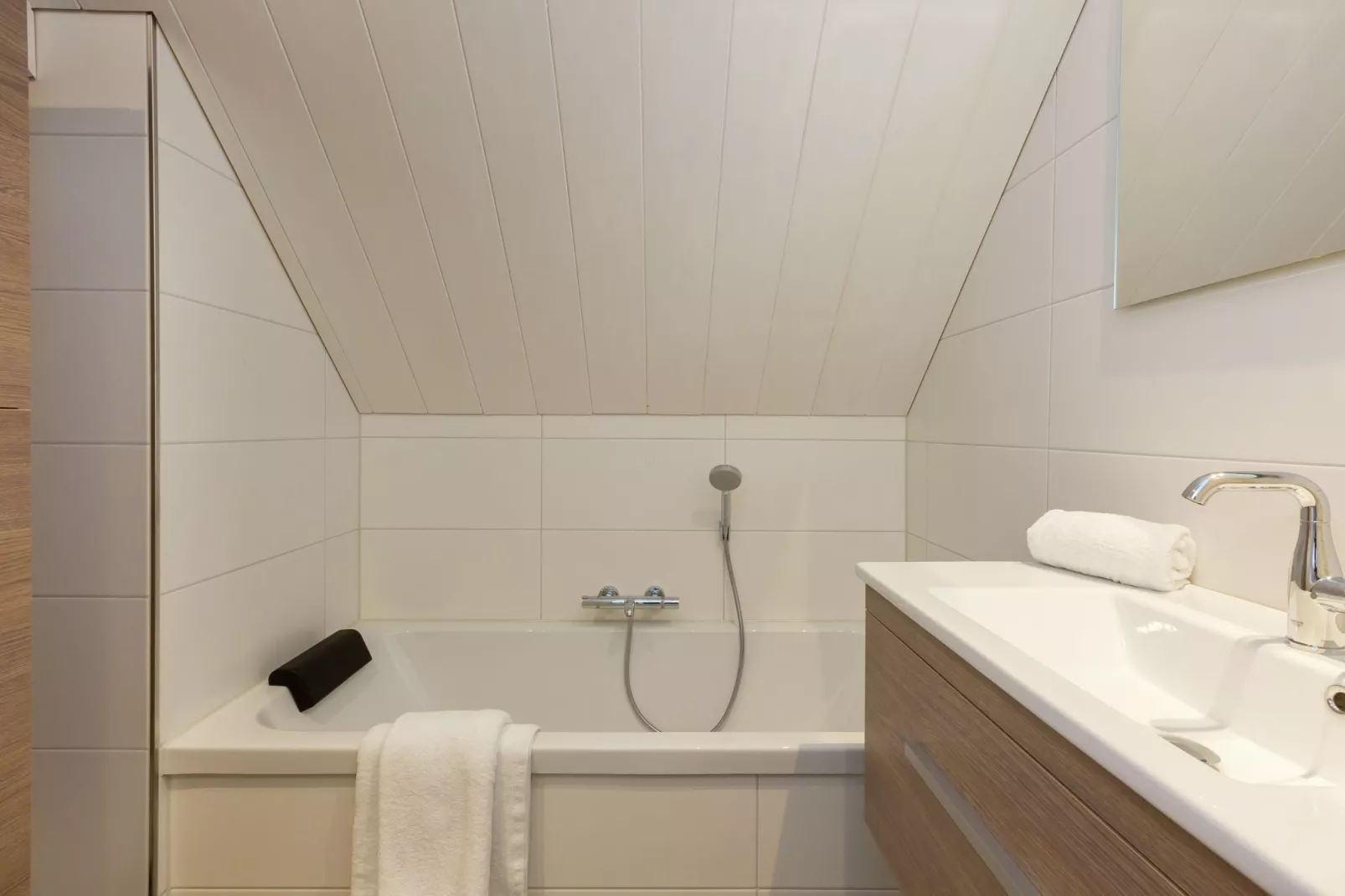 De Zeeuwse Schuur - comfort plus 4 personen-Badkamer