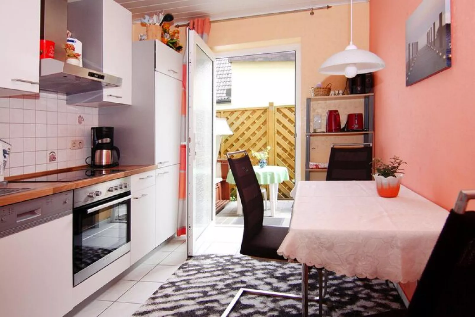App 1 / 3 Raum App im EG 65 m²-Keuken