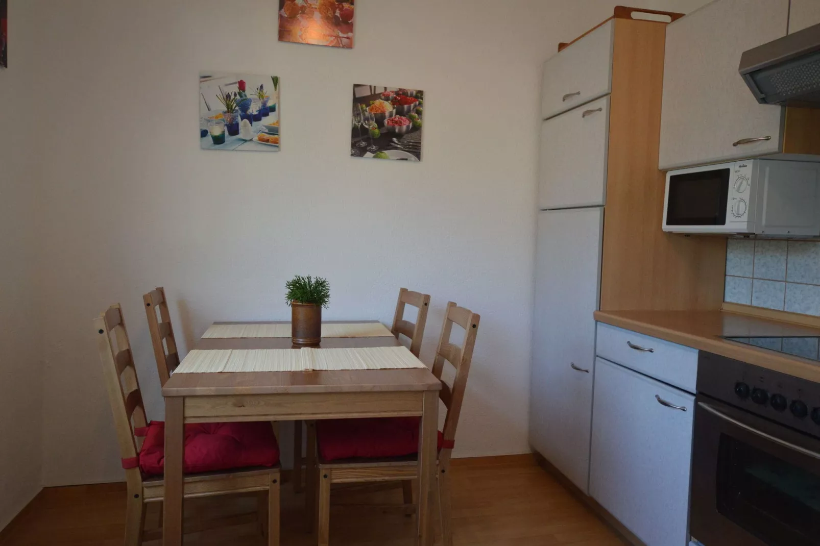 Gruppenhaus Moselblick-Eetkamer