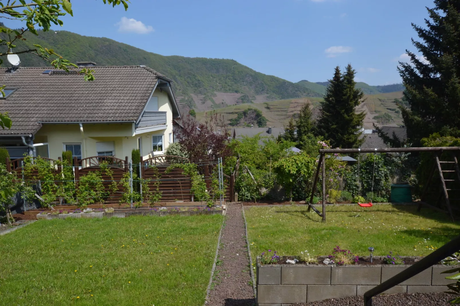 Gruppenhaus Moselblick-Tuinen zomer