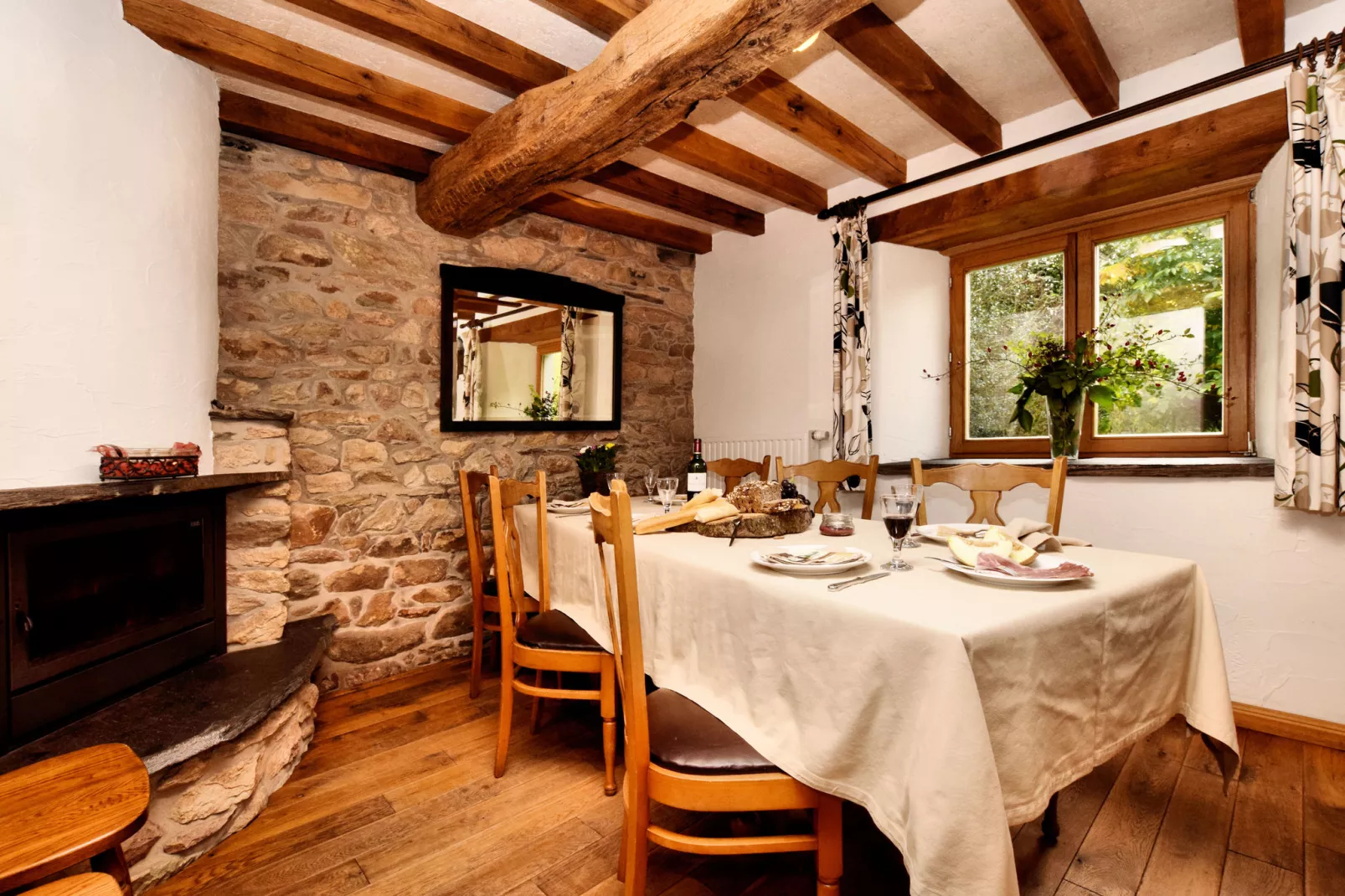 La Maison de Célestin-Eetkamer