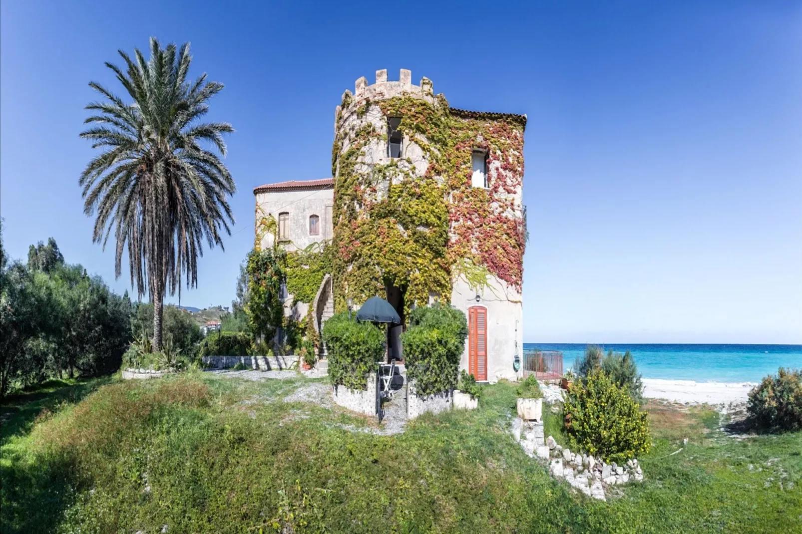 The Tower-Buitenkant zomer