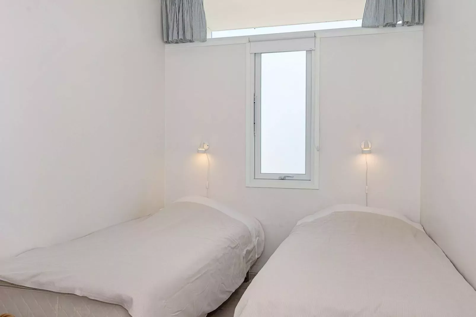 2 room,ground floor or 1.-Binnen