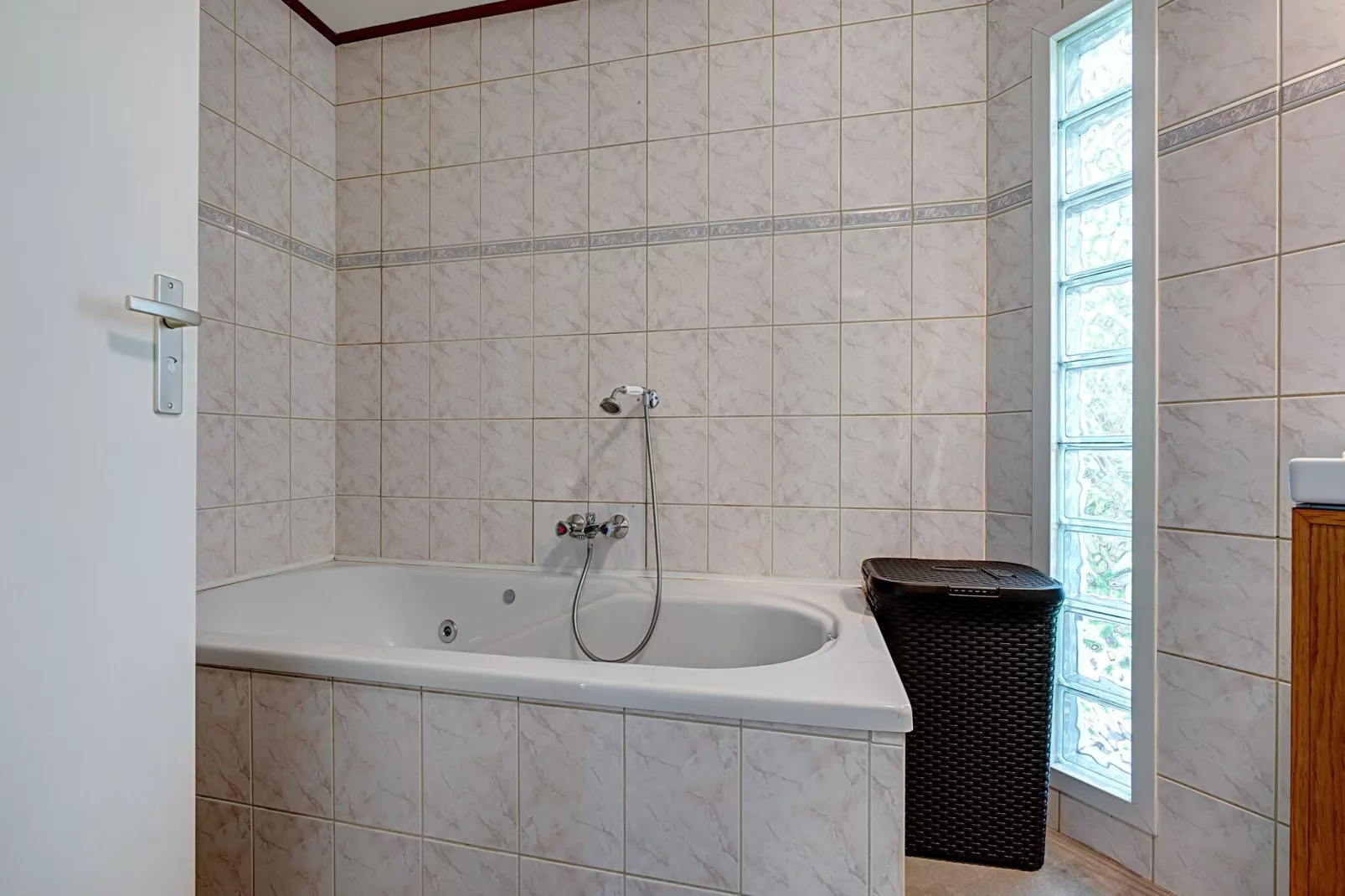 Knus chalet in Friesland met hottub-Badkamer