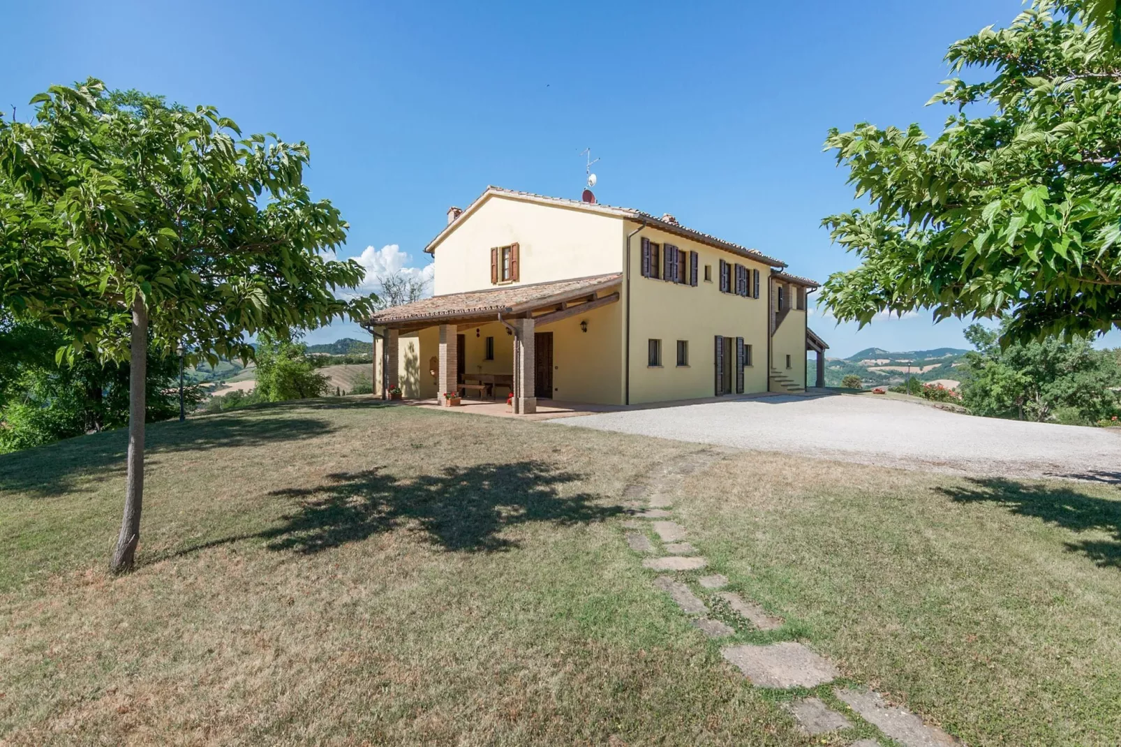 Sant'Angiolino-Buitenkant zomer