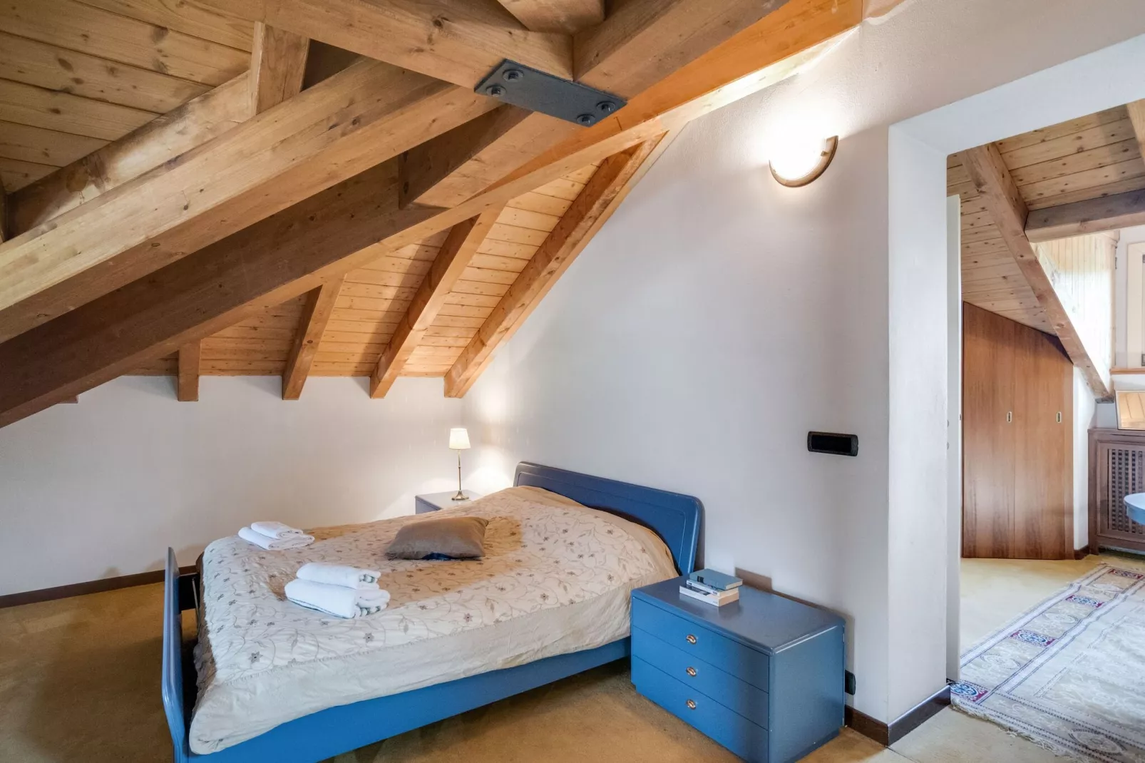 Villa d'epoca con ampio giardino lago di como-Slaapkamer