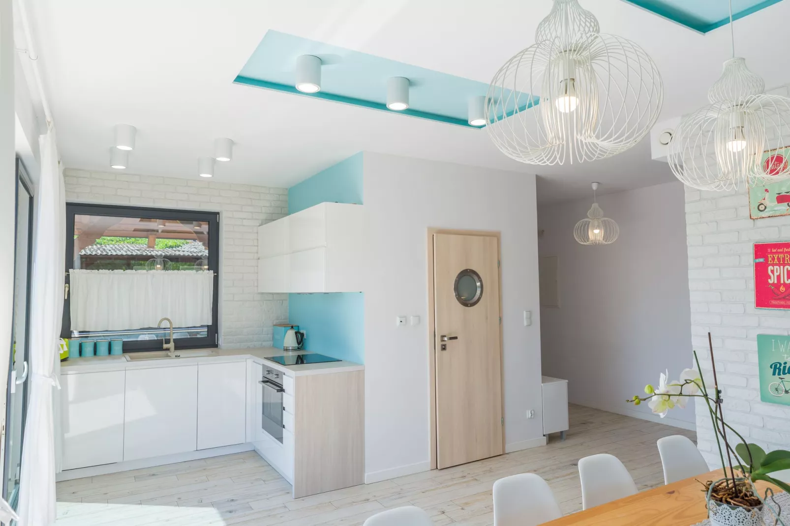 A luxury villa on the shore of the lake-Keuken