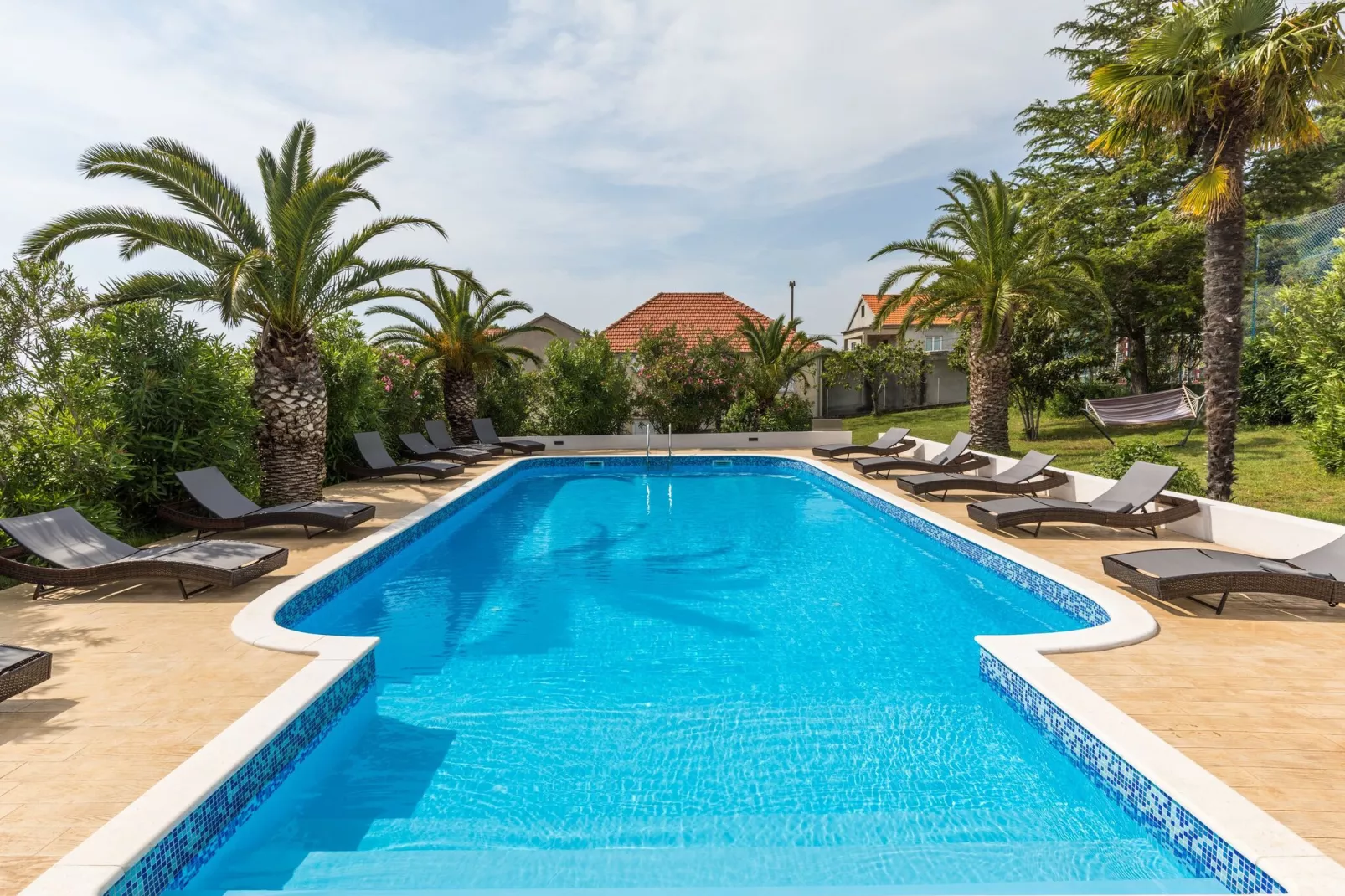 poolofhouse