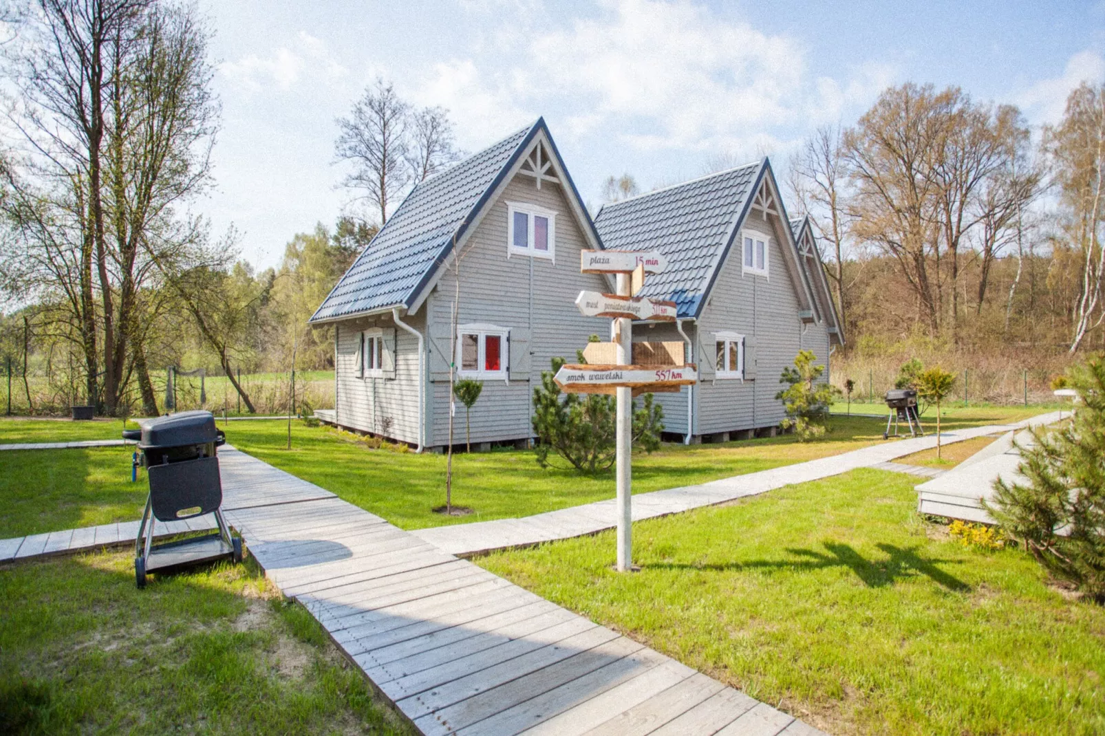Sunny bungalow by the sea-Buitenkant zomer