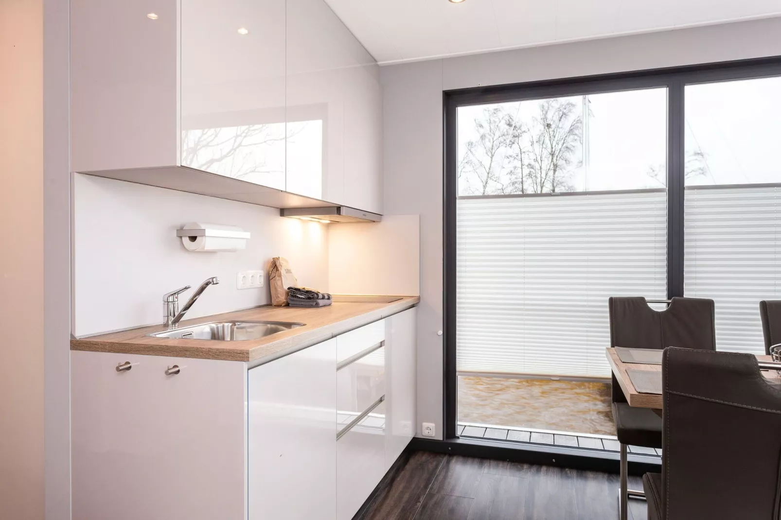 Houseboat Elysium met dakterras-Keuken