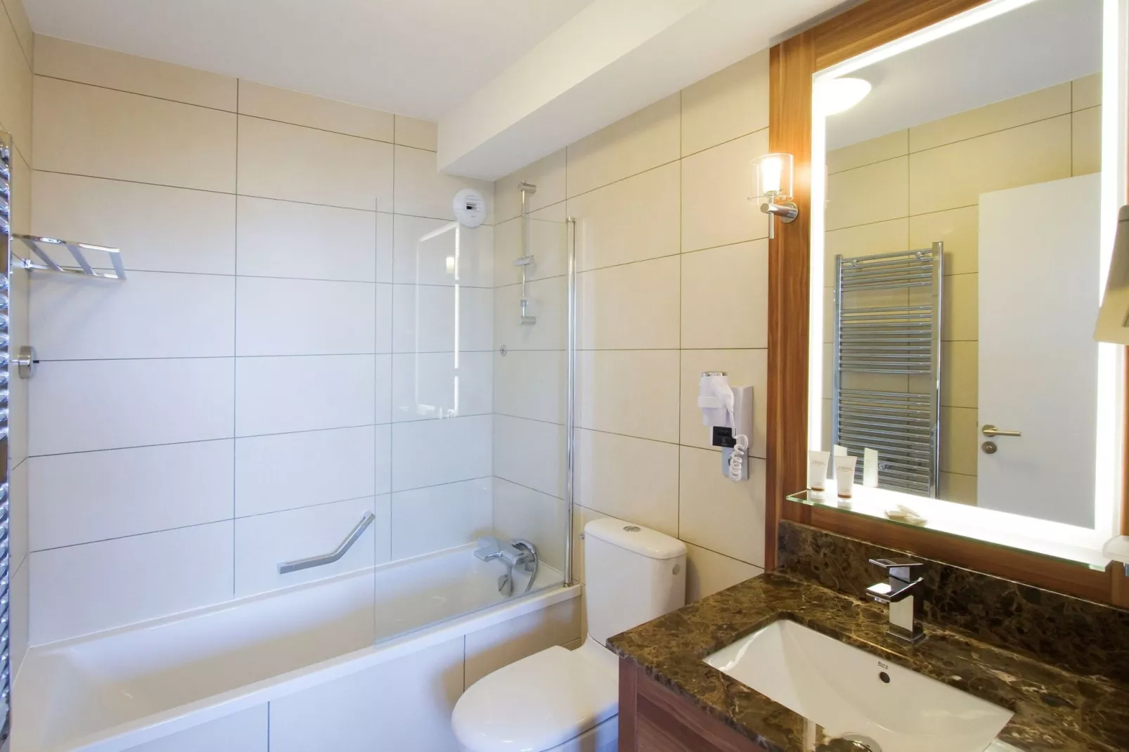 Appart'Hotel Eden 2-Badkamer