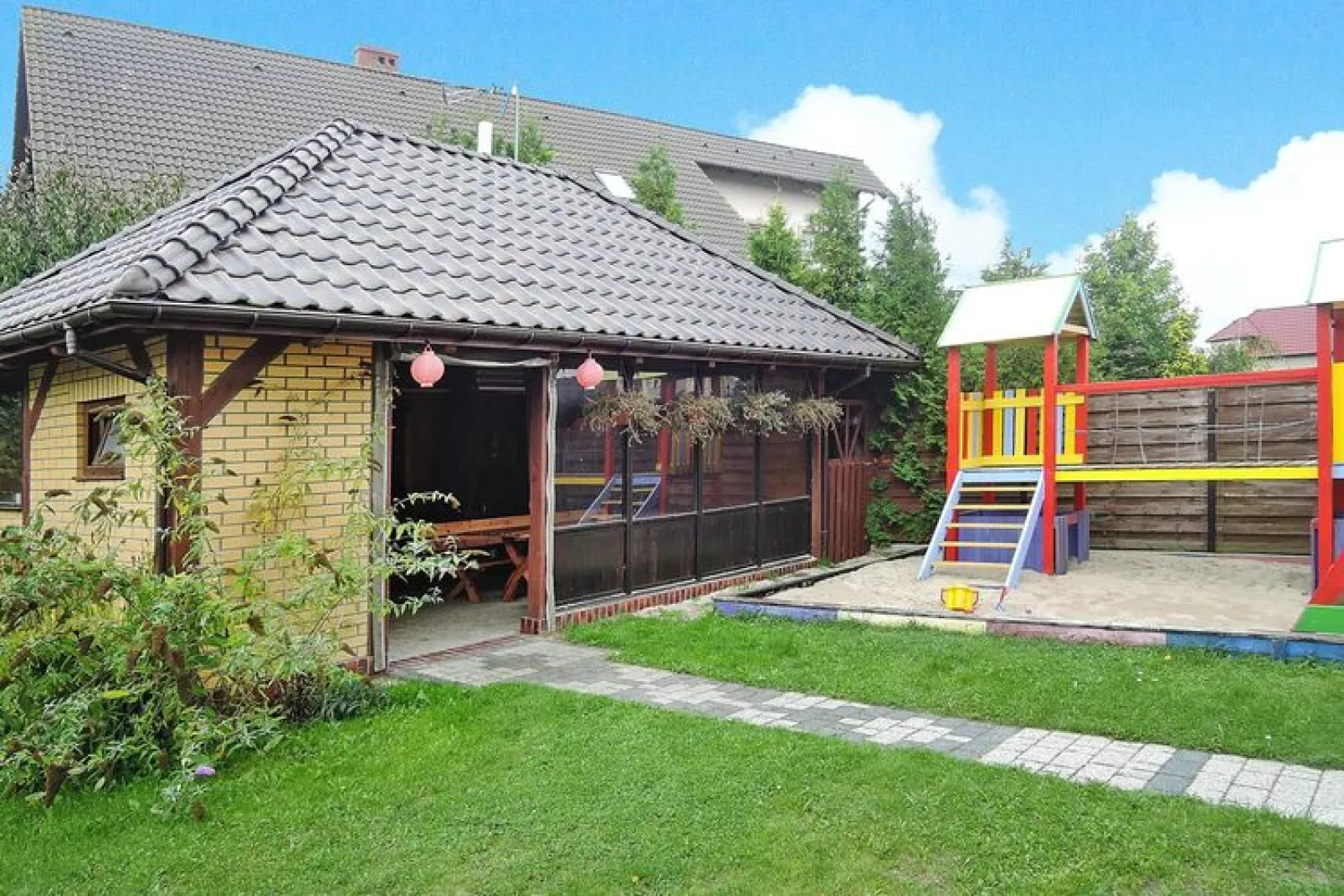 Domek skandynawski z basenem i jacuzzi w Międzywodziu-Tuinen zomer