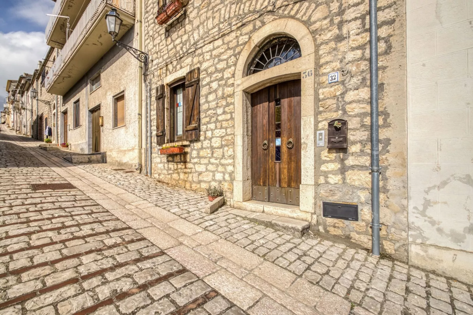 Appartamento su tre piani in paese - Buitenkant zomer