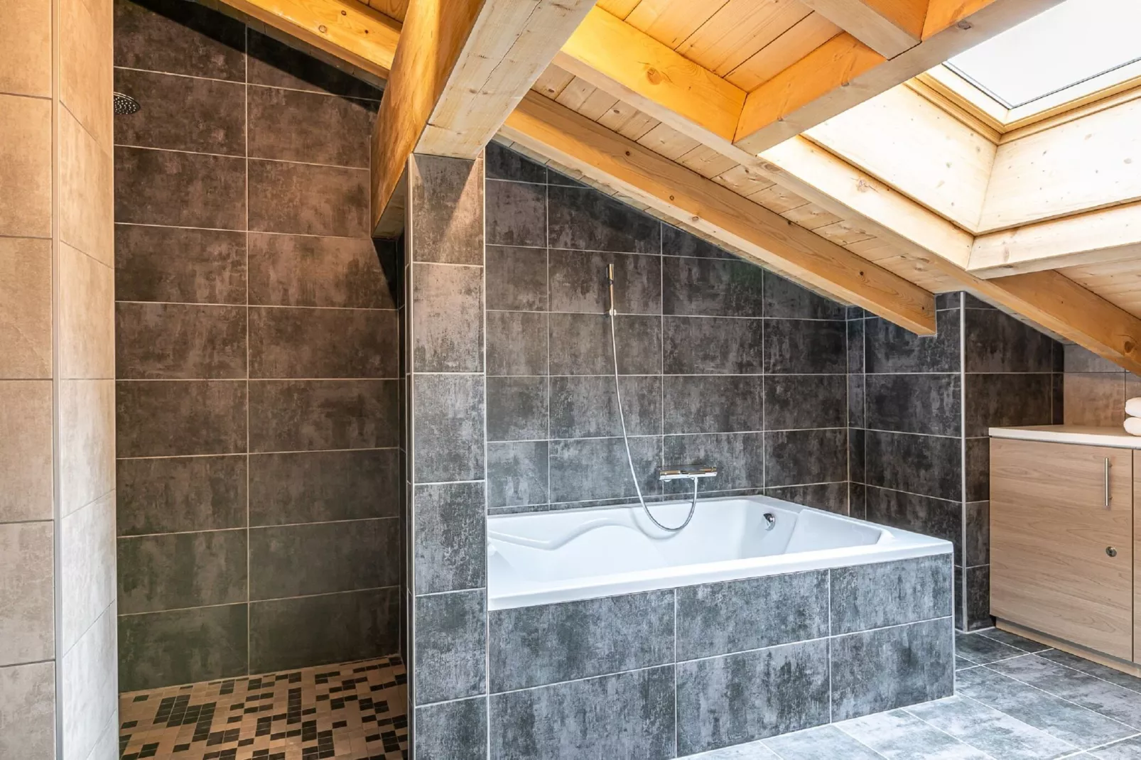 Penthouse 6p.-Badkamer