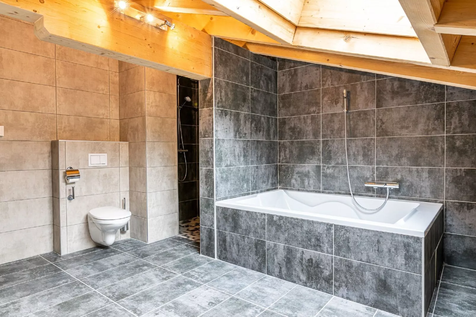 Penthouse 6p.-Badkamer