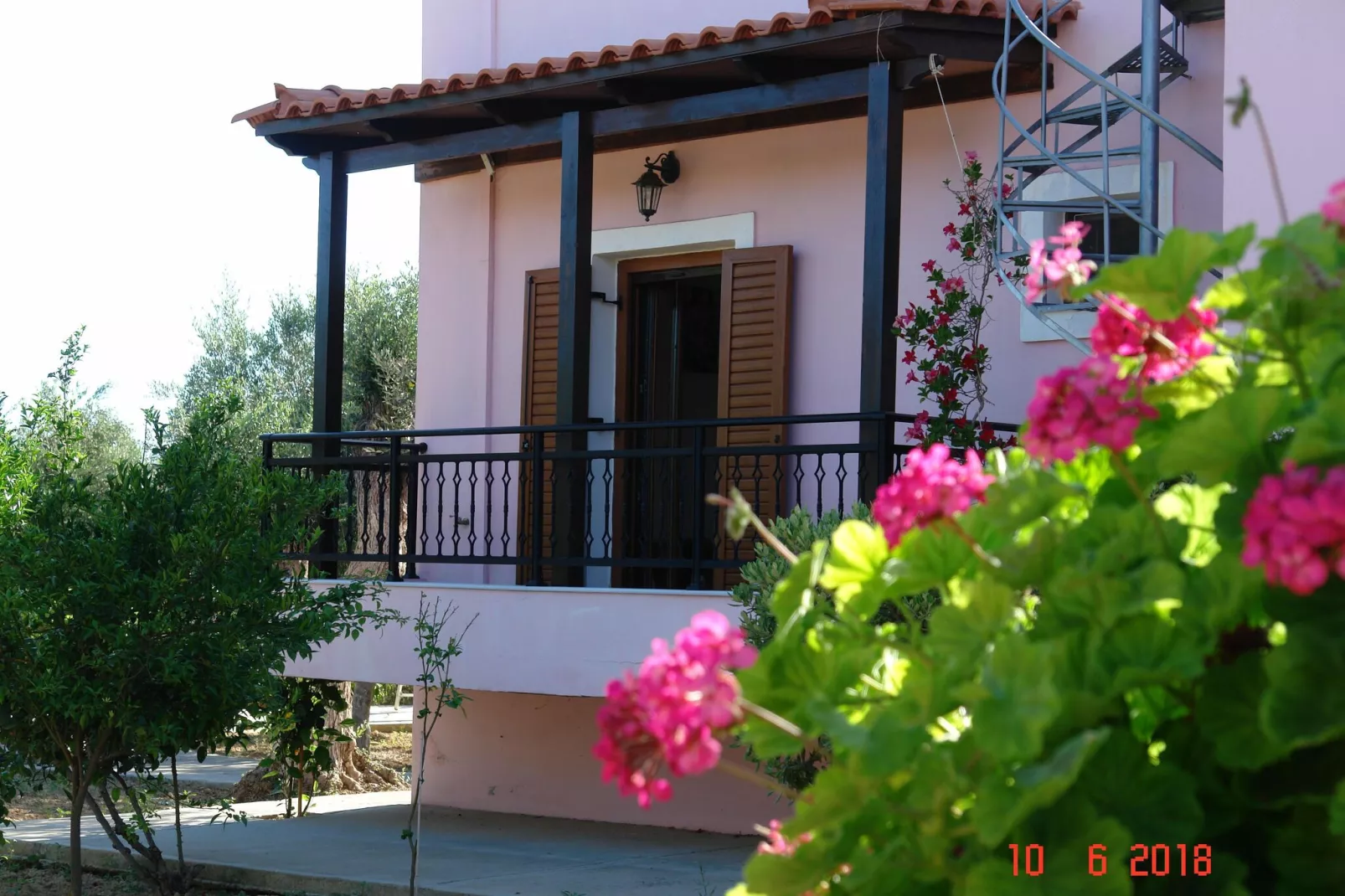 Villa Athina-Buitenkant zomer