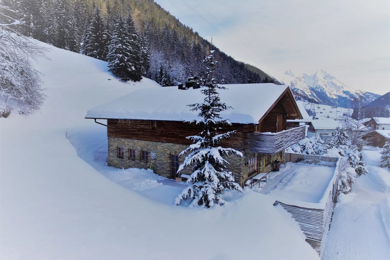 Luxus-Chalet Alpinum-Exterieur winter