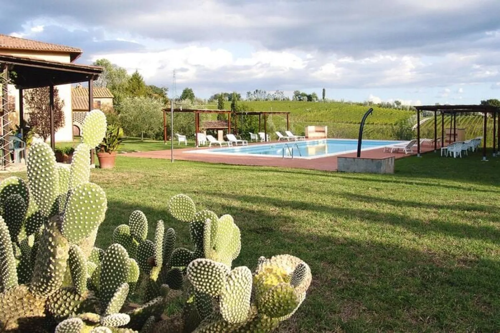 Agri-tourism Poggio al Sole Vinci Type Violetta-Gelsomino-Tuinen zomer