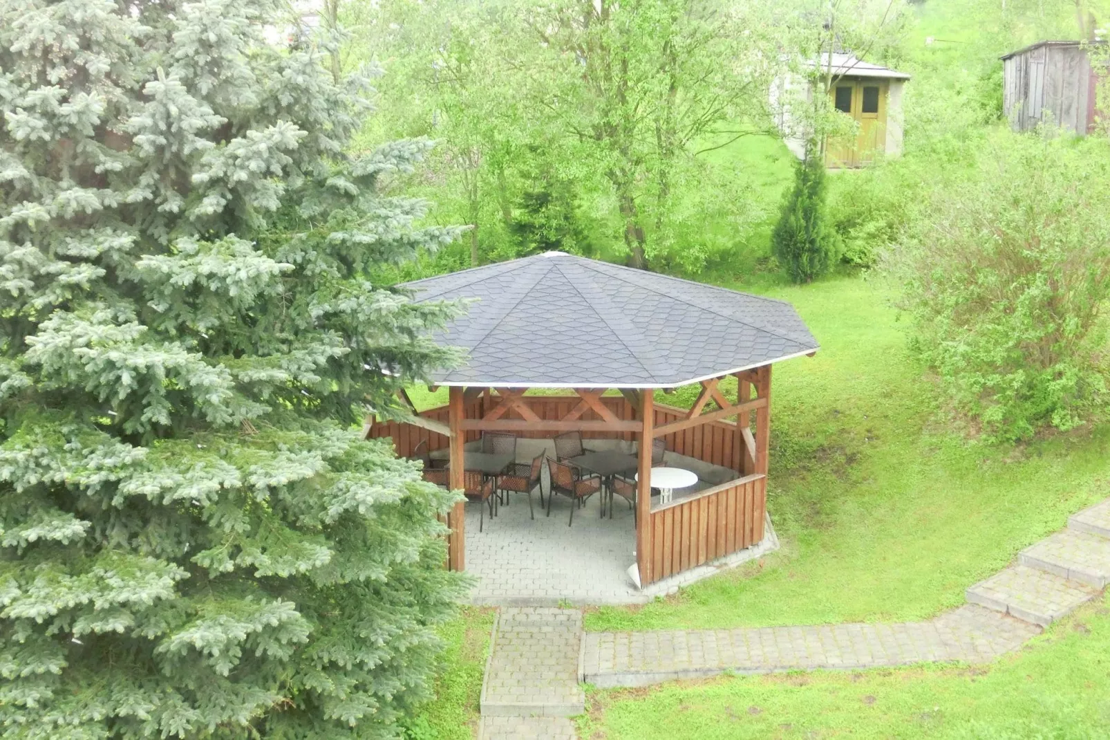 Villa im Erzgebirge-Tuinen zomer