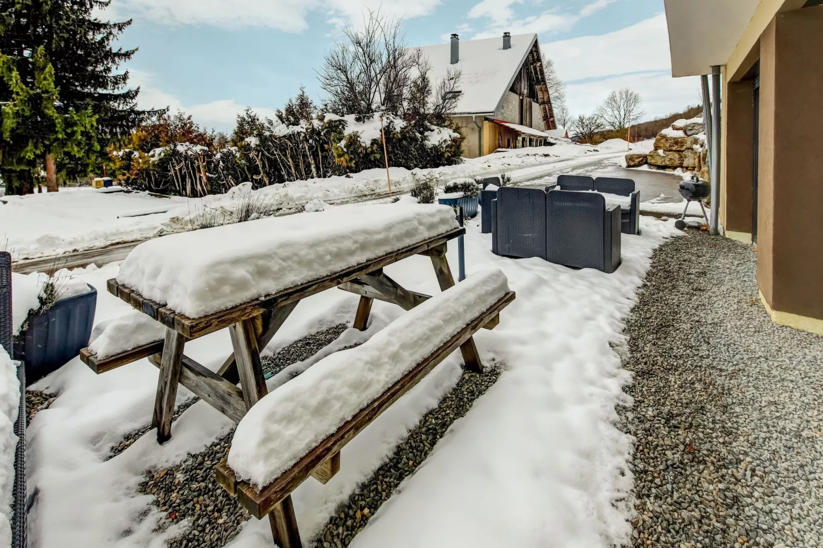 GITE A LA MONTAGNE BUGNY - Terrasbalkon