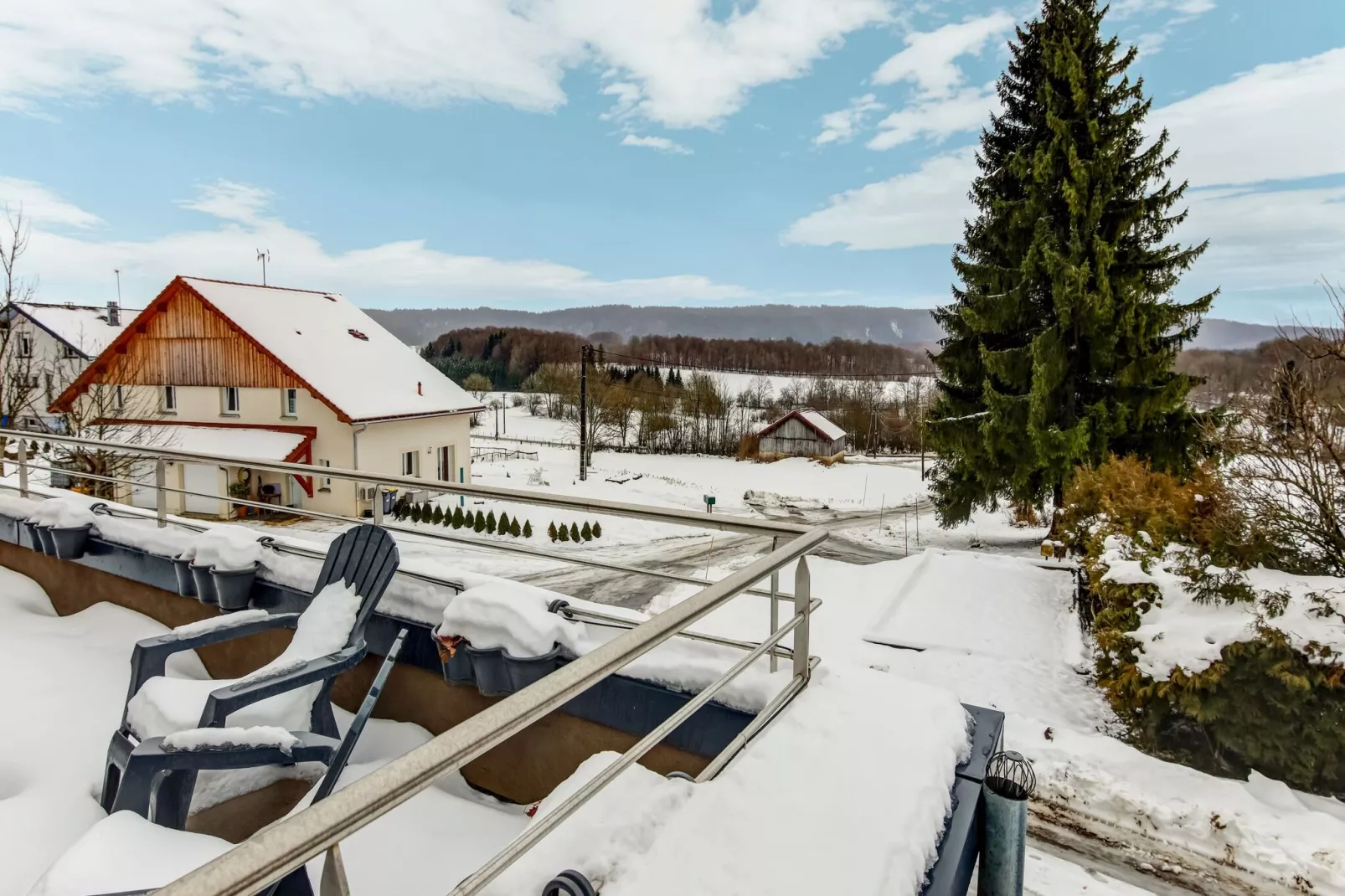 GITE A LA MONTAGNE BUGNY - Uitzicht winter
