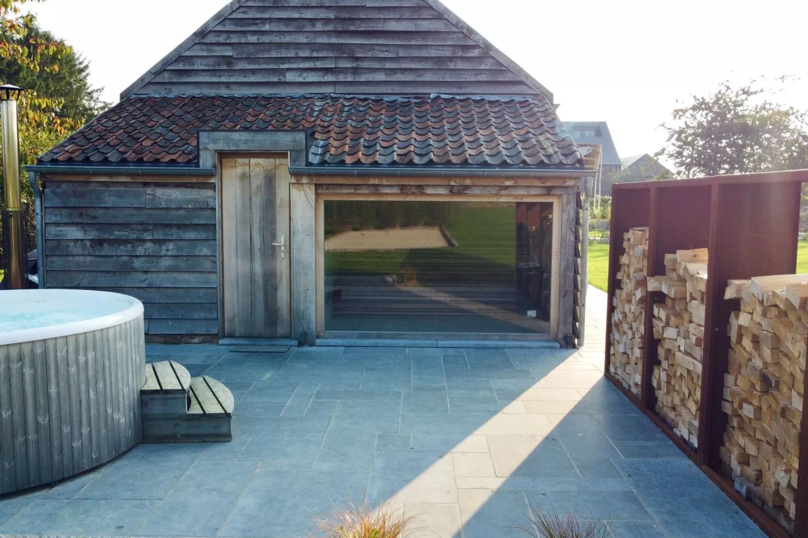 Mooie gîte in een kasteelboerderij in Ohey met zwemvijver-Wellness