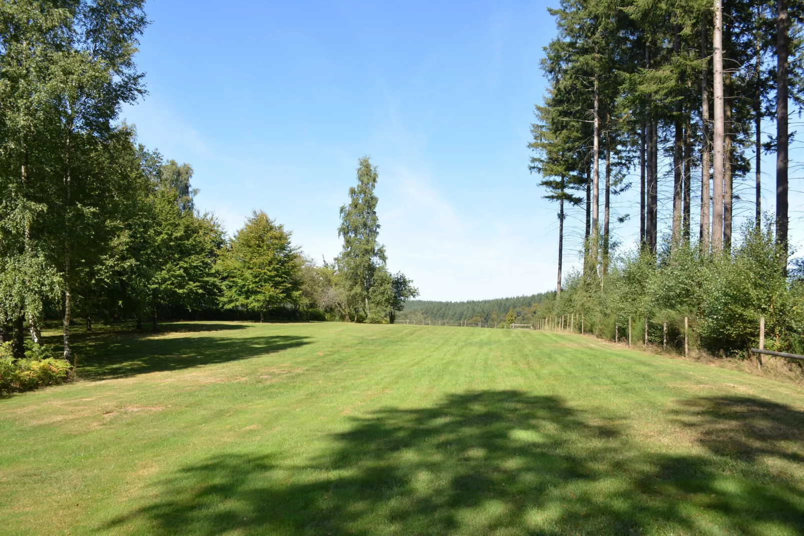 Le Chalet Likthuus-Tuinen zomer