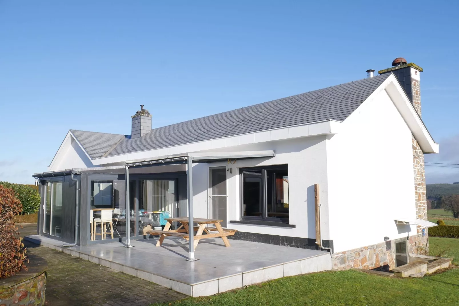 Très belle habitation à Lierneux pour 8 adultes-Buitenkant zomer