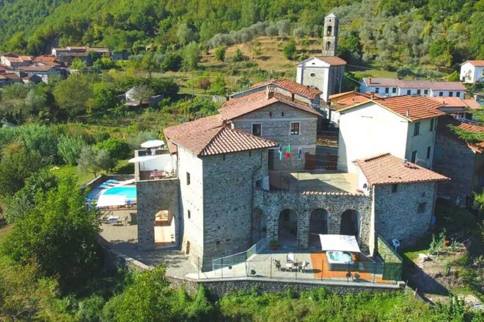 Castello di Argigliano 2-Buitenkant zomer