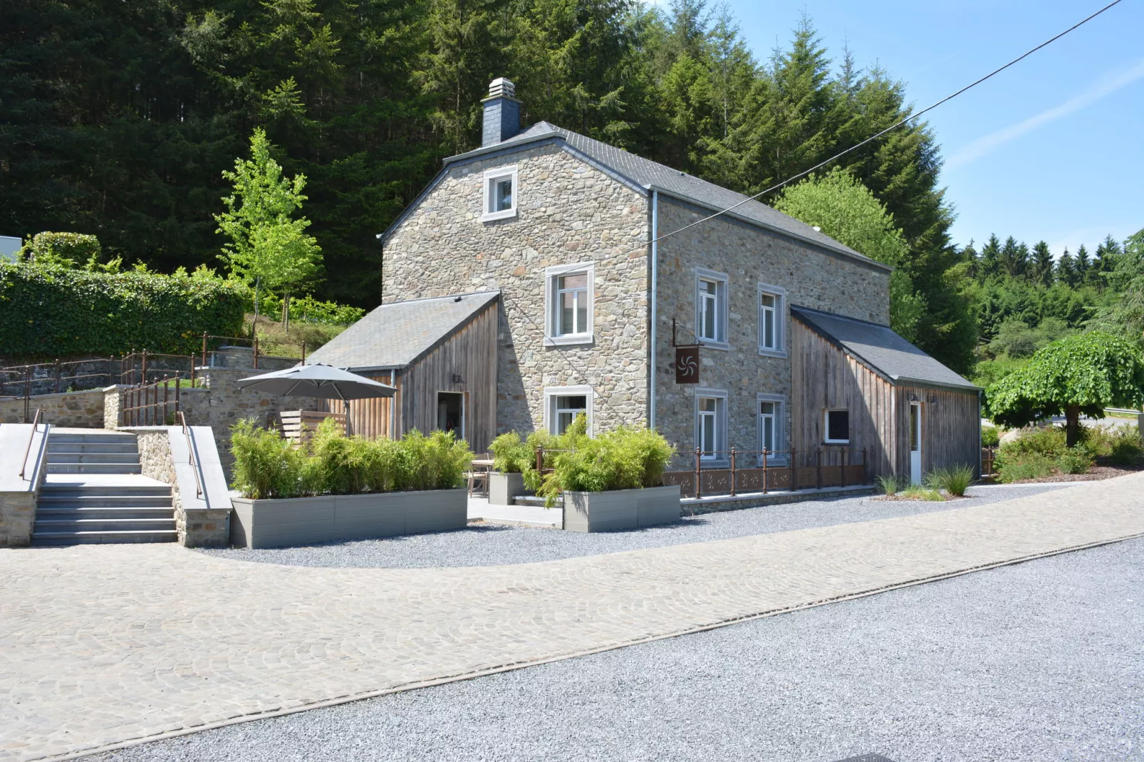 Le Moulin de Vencimont-Buitenkant zomer